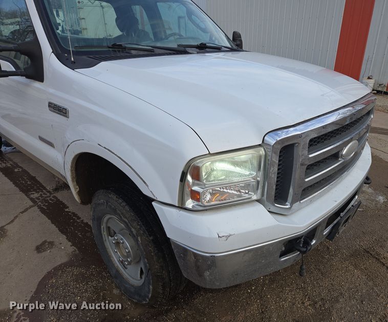 image for item ES2910 2005 Ford F250 Super Duty Ext. Cab pickup truck