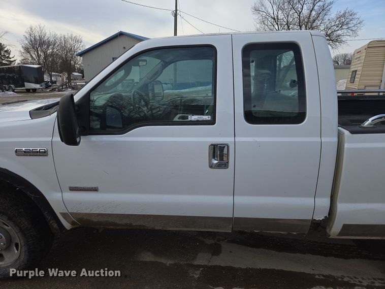 image for item ES2910 2005 Ford F250 Super Duty Ext. Cab pickup truck