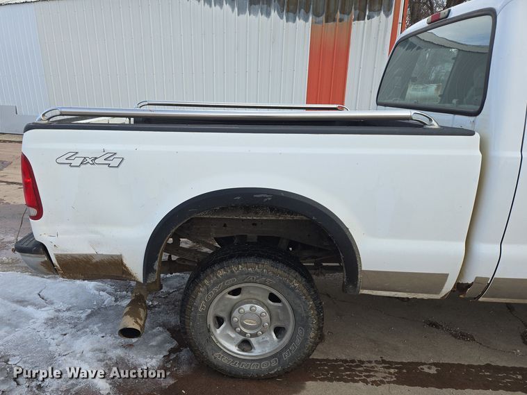 image for item ES2910 2005 Ford F250 Super Duty Ext. Cab pickup truck