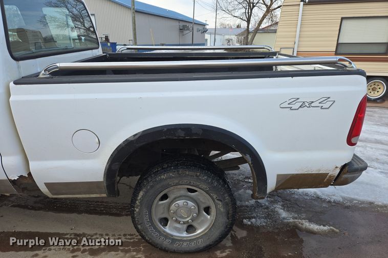 image for item ES2910 2005 Ford F250 Super Duty Ext. Cab pickup truck