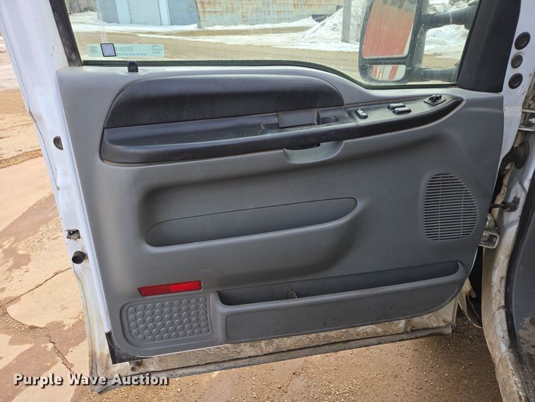 image for item ES2910 2005 Ford F250 Super Duty Ext. Cab pickup truck