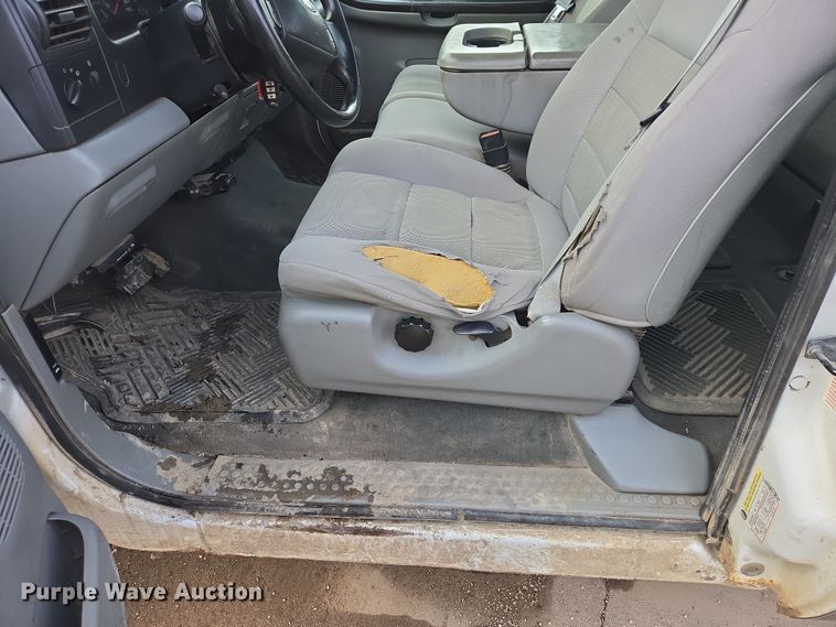 image for item ES2910 2005 Ford F250 Super Duty Ext. Cab pickup truck