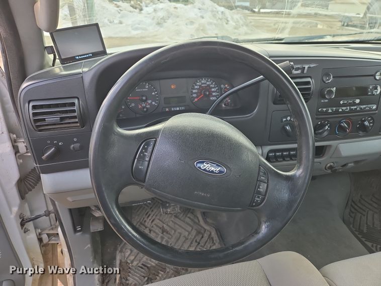 image for item ES2910 2005 Ford F250 Super Duty Ext. Cab pickup truck