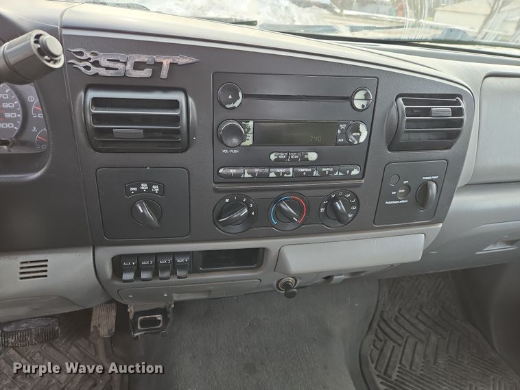 image for item ES2910 2005 Ford F250 Super Duty Ext. Cab pickup truck