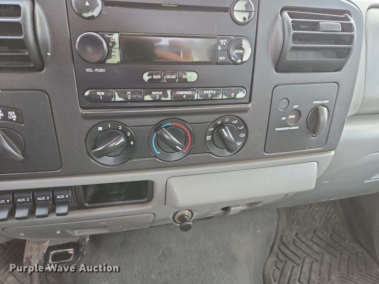 image for item ES2910 2005 Ford F250 Super Duty Ext. Cab pickup truck