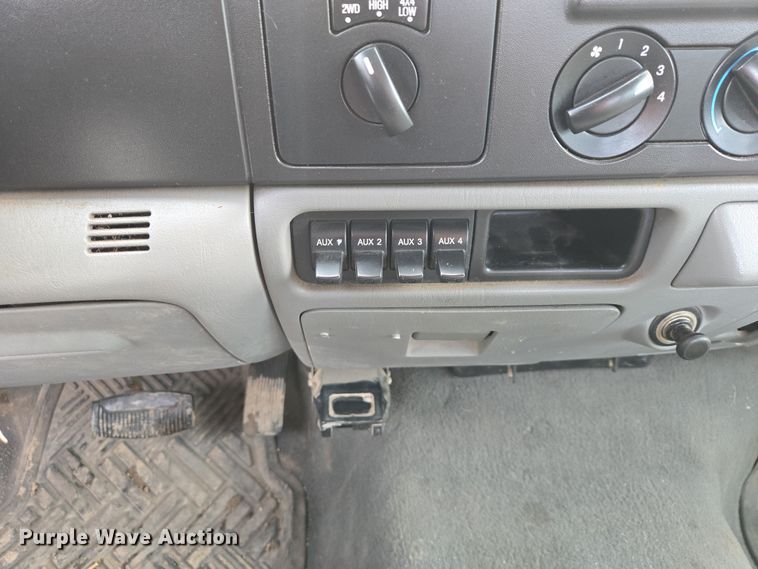 image for item ES2910 2005 Ford F250 Super Duty Ext. Cab pickup truck