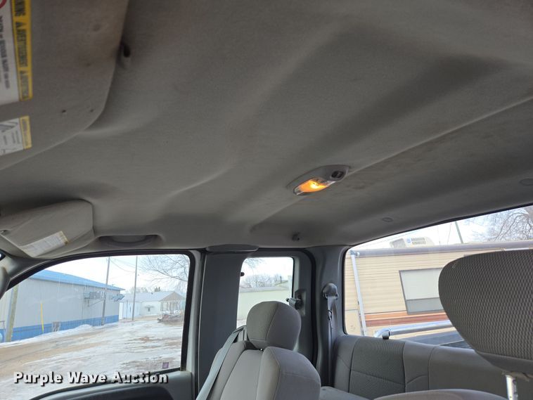 image for item ES2910 2005 Ford F250 Super Duty Ext. Cab pickup truck