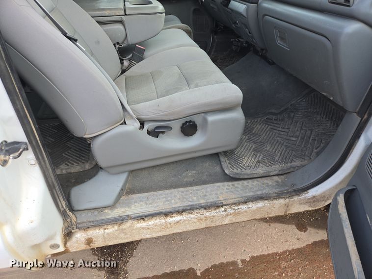 image for item ES2910 2005 Ford F250 Super Duty Ext. Cab pickup truck