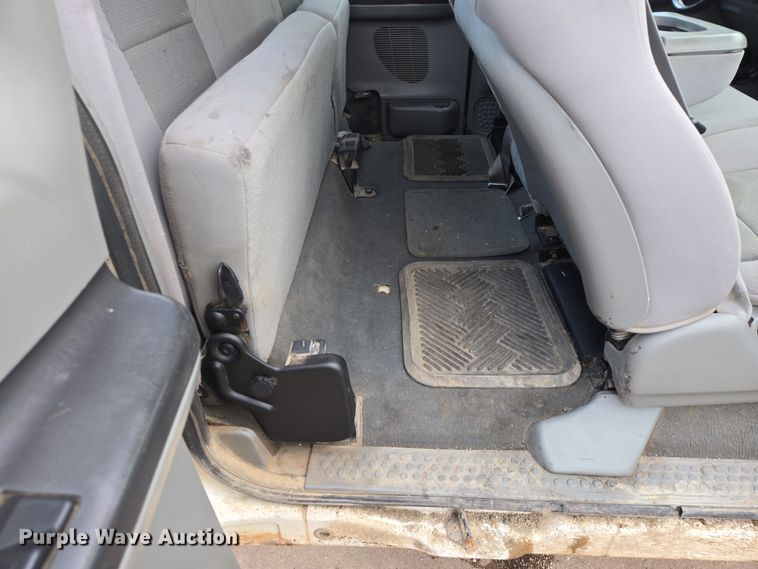 image for item ES2910 2005 Ford F250 Super Duty Ext. Cab pickup truck