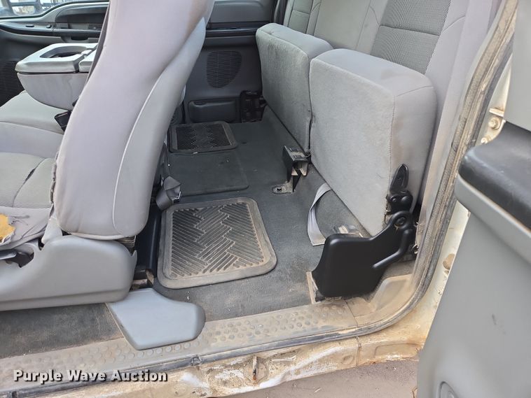 image for item ES2910 2005 Ford F250 Super Duty Ext. Cab pickup truck