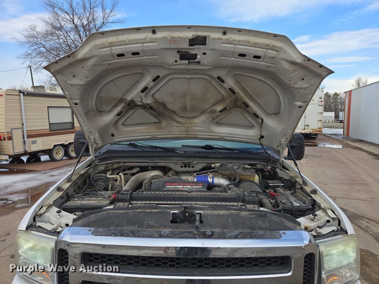 image for item ES2910 2005 Ford F250 Super Duty Ext. Cab pickup truck