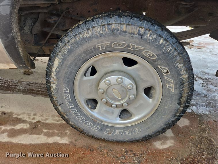 image for item ES2910 2005 Ford F250 Super Duty Ext. Cab pickup truck