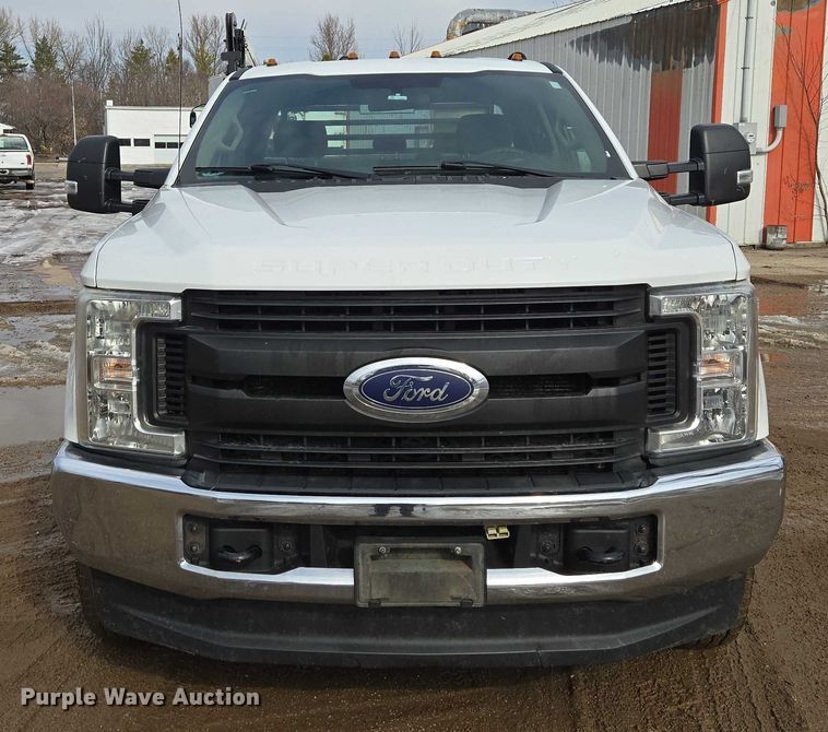 image for item ES2911 2019 Ford F350 Super Duty Ext. Cab utility bed pickup truck