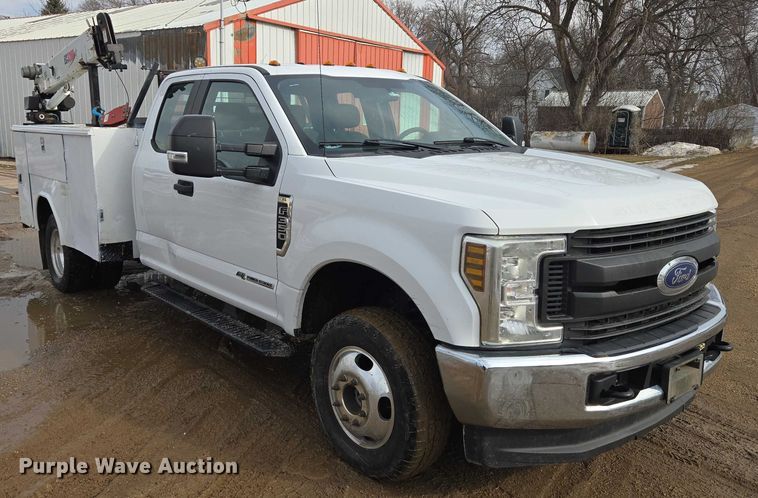 image for item ES2911 2019 Ford F350 Super Duty Ext. Cab utility bed pickup truck