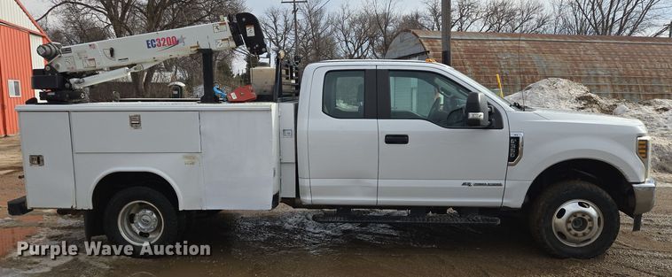 image for item ES2911 2019 Ford F350 Super Duty Ext. Cab utility bed pickup truck