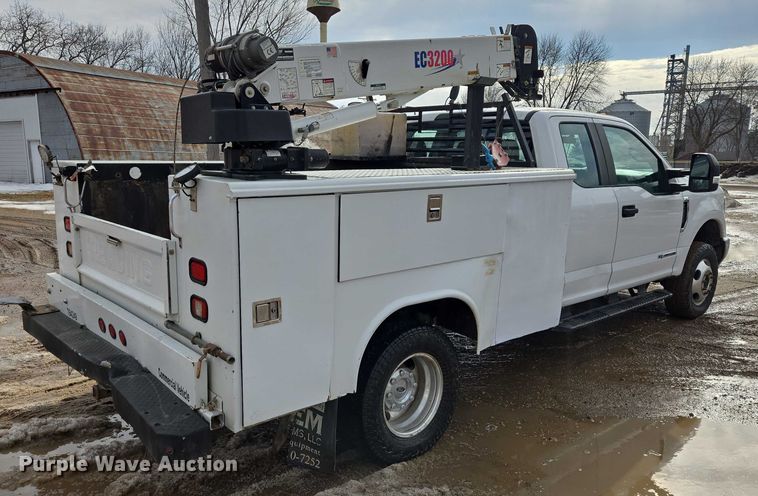 image for item ES2911 2019 Ford F350 Super Duty Ext. Cab utility bed pickup truck