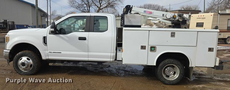 image for item ES2911 2019 Ford F350 Super Duty Ext. Cab utility bed pickup truck