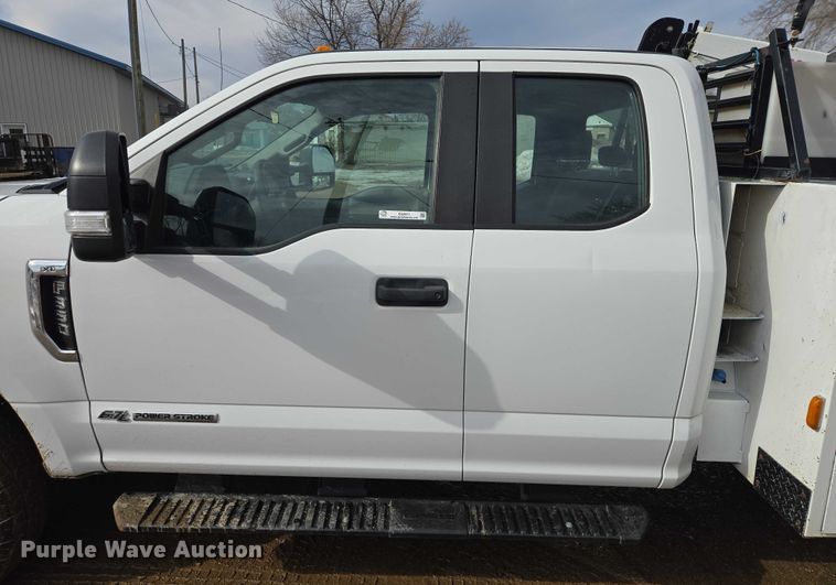 image for item ES2911 2019 Ford F350 Super Duty Ext. Cab utility bed pickup truck