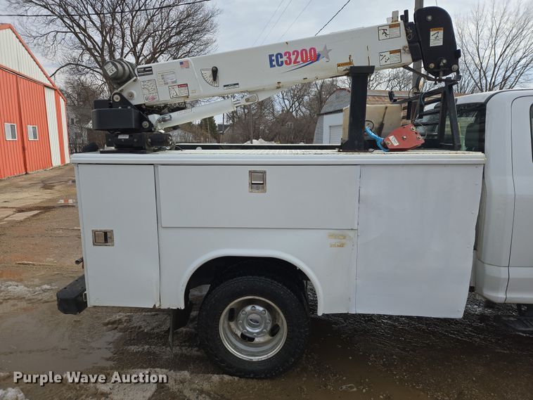 image for item ES2911 2019 Ford F350 Super Duty Ext. Cab utility bed pickup truck