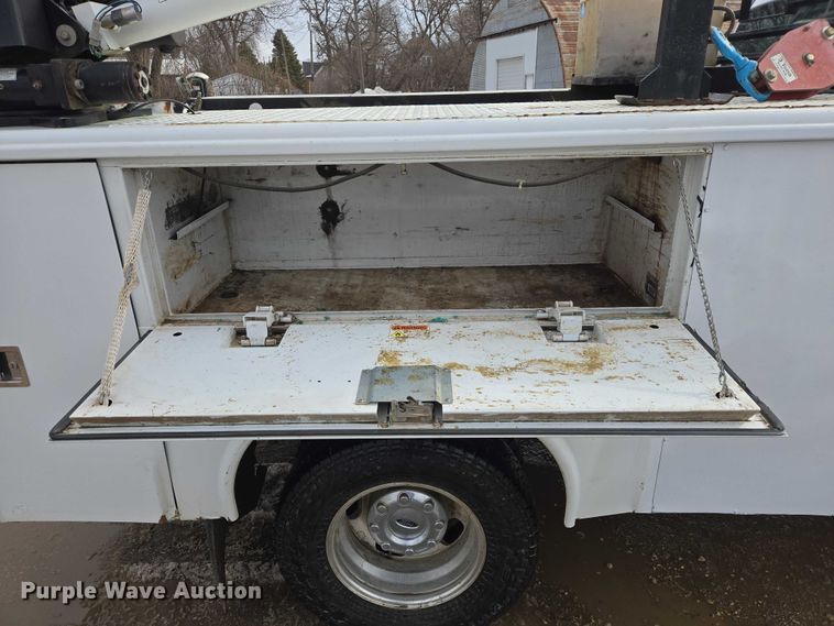 image for item ES2911 2019 Ford F350 Super Duty Ext. Cab utility bed pickup truck