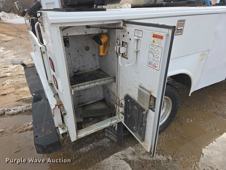 image for item ES2911 2019 Ford F350 Super Duty Ext. Cab utility bed pickup truck