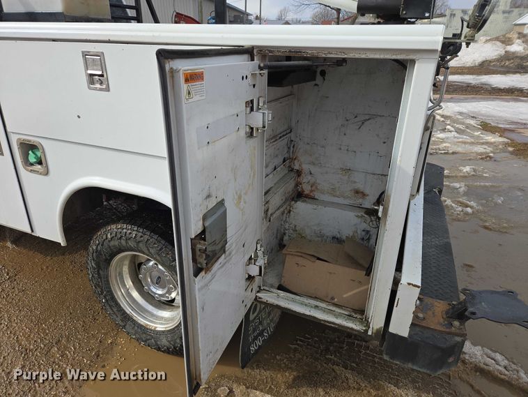 image for item ES2911 2019 Ford F350 Super Duty Ext. Cab utility bed pickup truck