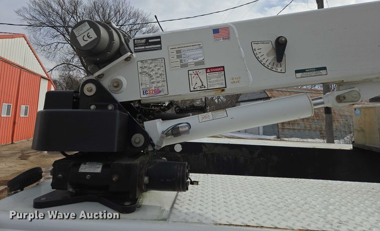 image for item ES2911 2019 Ford F350 Super Duty Ext. Cab utility bed pickup truck