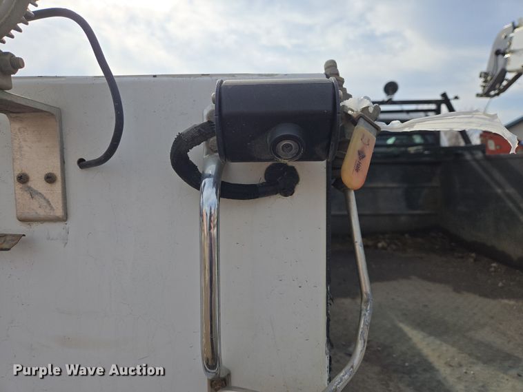 image for item ES2911 2019 Ford F350 Super Duty Ext. Cab utility bed pickup truck