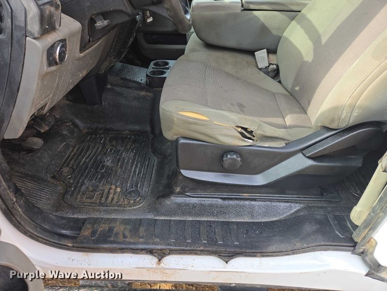 image for item ES2911 2019 Ford F350 Super Duty Ext. Cab utility bed pickup truck