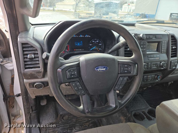 image for item ES2911 2019 Ford F350 Super Duty Ext. Cab utility bed pickup truck