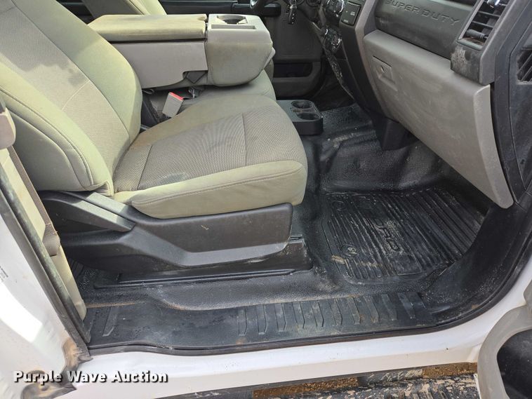 image for item ES2911 2019 Ford F350 Super Duty Ext. Cab utility bed pickup truck