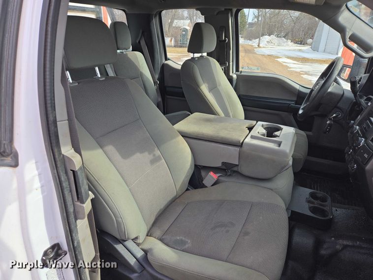 image for item ES2911 2019 Ford F350 Super Duty Ext. Cab utility bed pickup truck