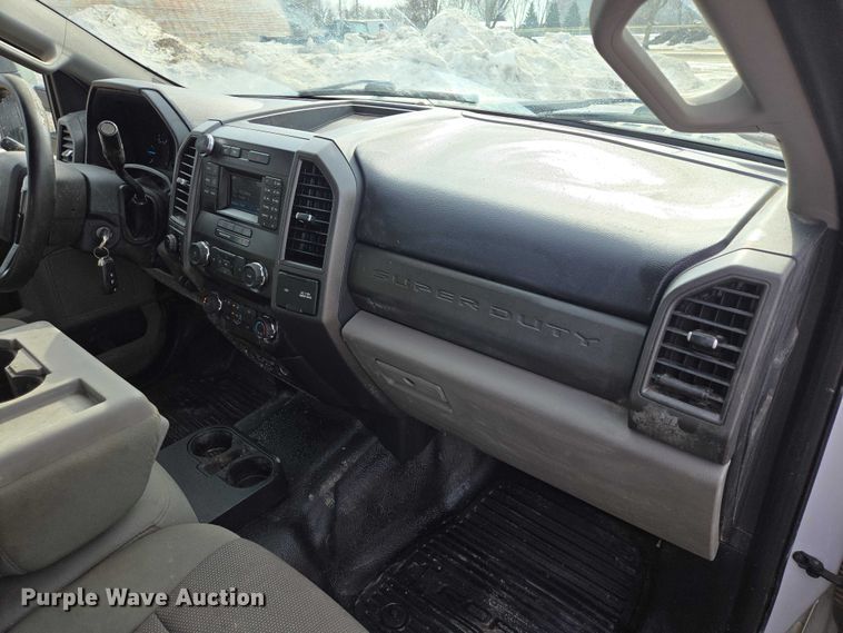 image for item ES2911 2019 Ford F350 Super Duty Ext. Cab utility bed pickup truck