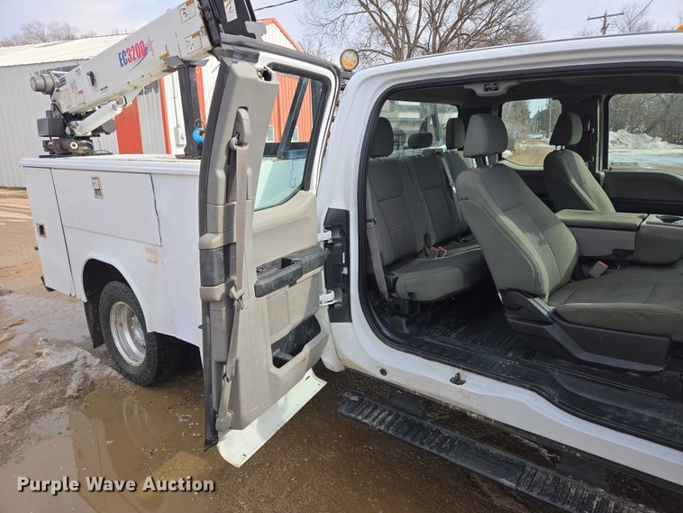 image for item ES2911 2019 Ford F350 Super Duty Ext. Cab utility bed pickup truck