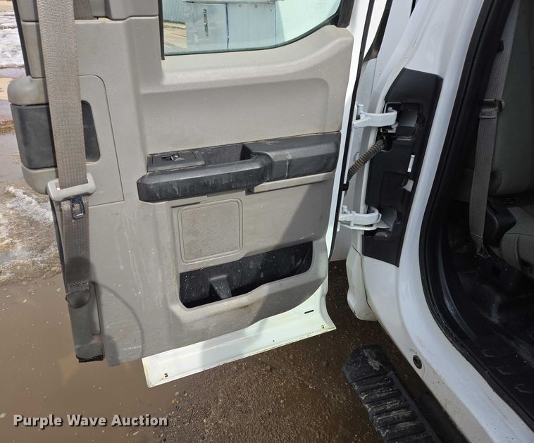 image for item ES2911 2019 Ford F350 Super Duty Ext. Cab utility bed pickup truck