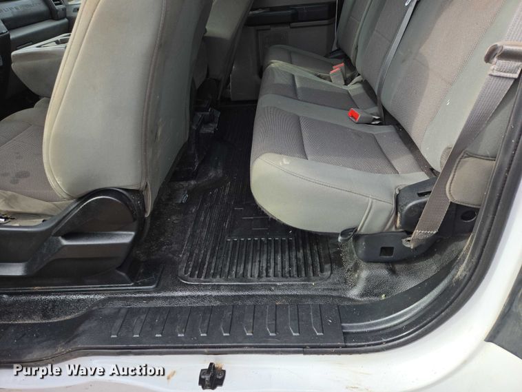 image for item ES2911 2019 Ford F350 Super Duty Ext. Cab utility bed pickup truck