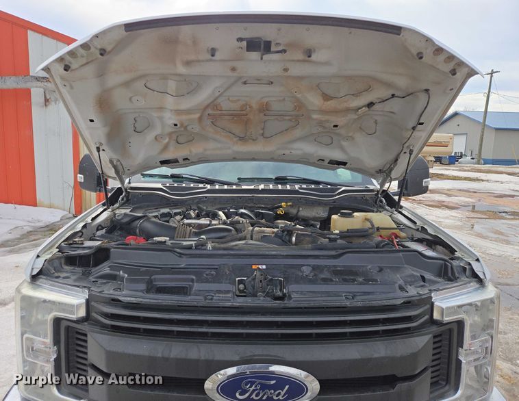 image for item ES2911 2019 Ford F350 Super Duty Ext. Cab utility bed pickup truck