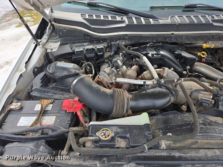 image for item ES2911 2019 Ford F350 Super Duty Ext. Cab utility bed pickup truck