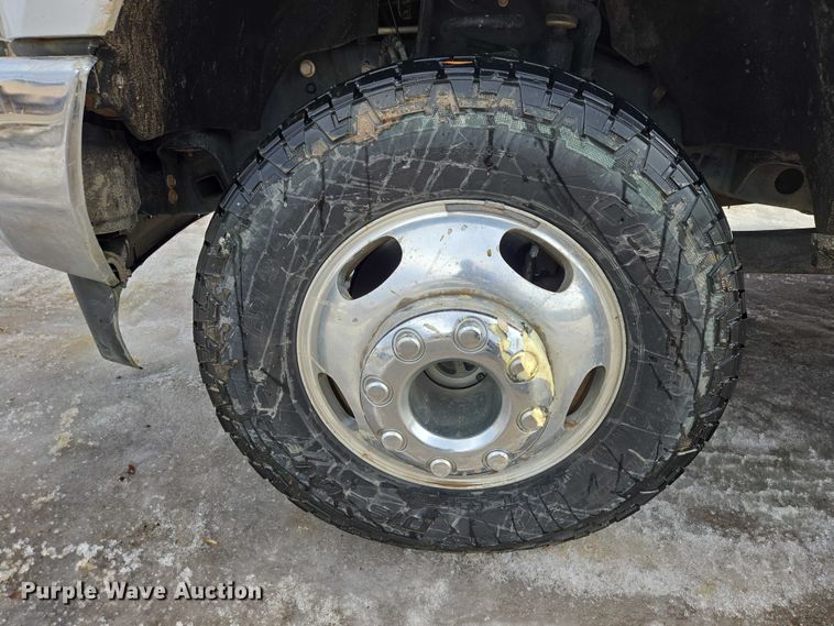 image for item ES2911 2019 Ford F350 Super Duty Ext. Cab utility bed pickup truck