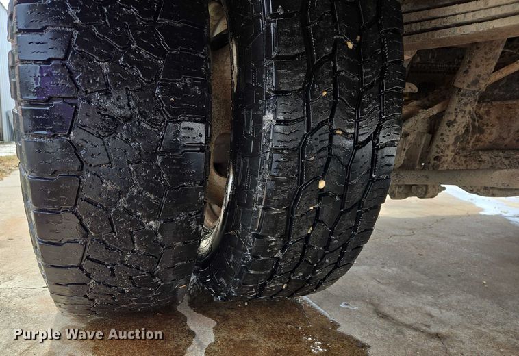 image for item ES2911 2019 Ford F350 Super Duty Ext. Cab utility bed pickup truck