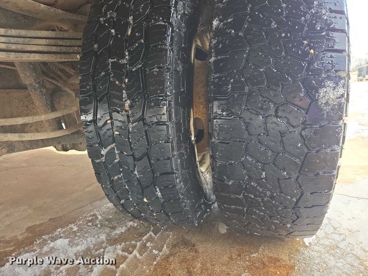 image for item ES2911 2019 Ford F350 Super Duty Ext. Cab utility bed pickup truck