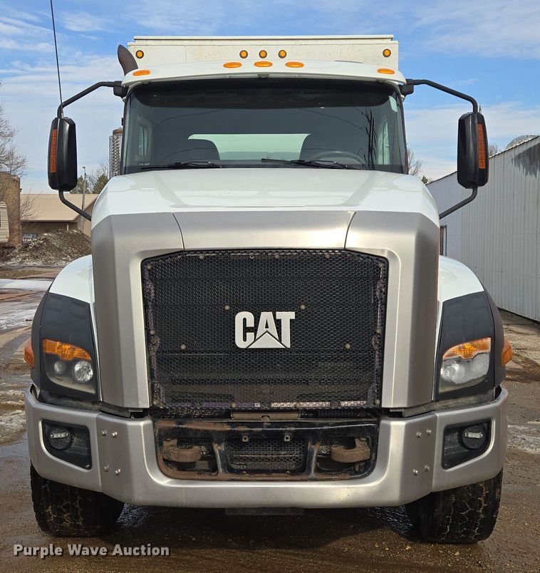 image for item ES2912 2013 Caterpillar CT660 fuel / lube truck