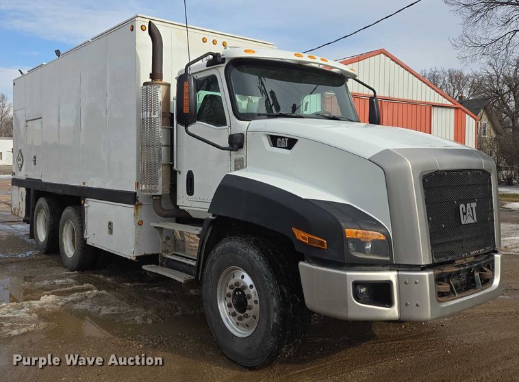 image for item ES2912 2013 Caterpillar CT660 fuel / lube truck