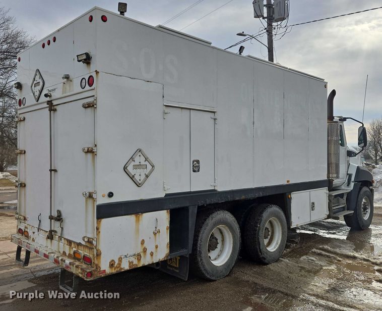 image for item ES2912 2013 Caterpillar CT660 fuel / lube truck