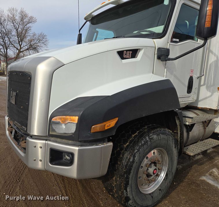 image for item ES2912 2013 Caterpillar CT660 fuel / lube truck