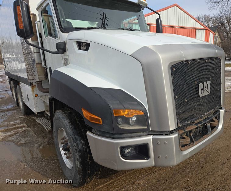 image for item ES2912 2013 Caterpillar CT660 fuel / lube truck