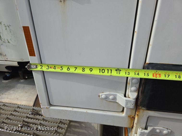 image for item ES2912 2013 Caterpillar CT660 fuel / lube truck