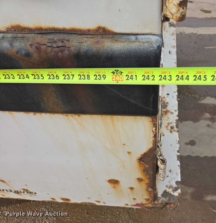 image for item ES2912 2013 Caterpillar CT660 fuel / lube truck