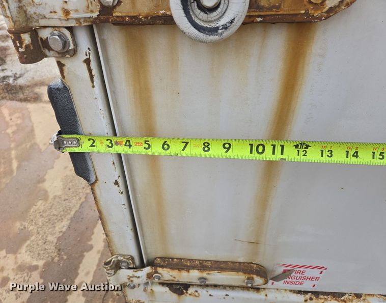 image for item ES2912 2013 Caterpillar CT660 fuel / lube truck