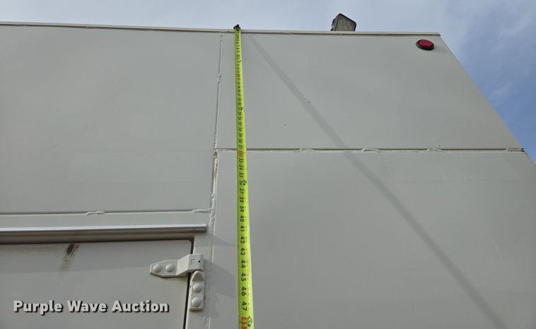 image for item ES2912 2013 Caterpillar CT660 fuel / lube truck